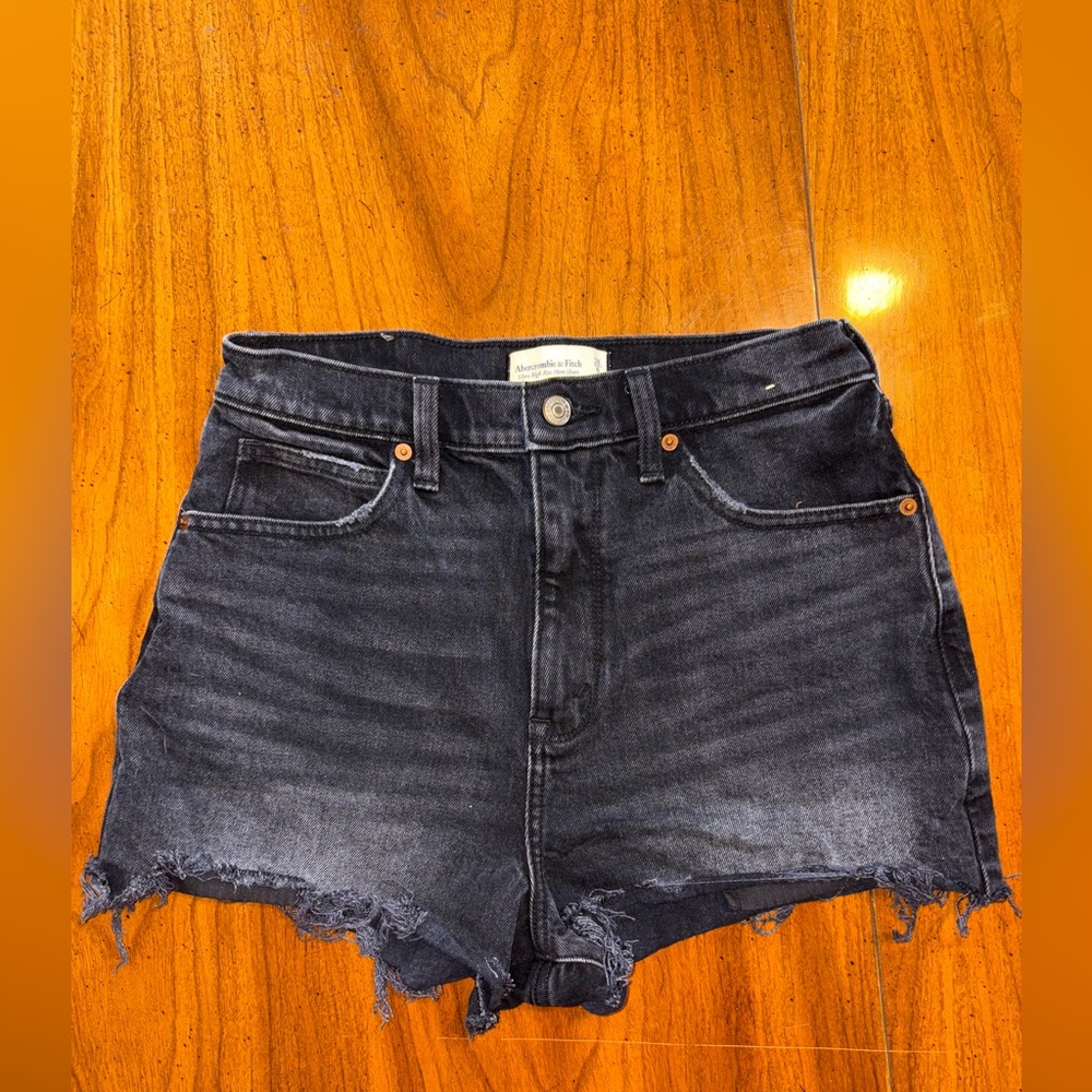 Women’s Abercrombie & Fitch Ultra High Rise Mom Shorts Size 28 2”